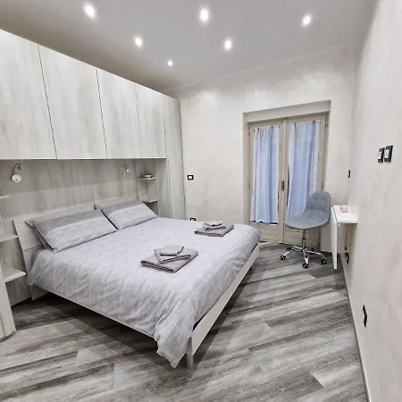 In Piazza Vittorio Veneto Con Parcheggio, *